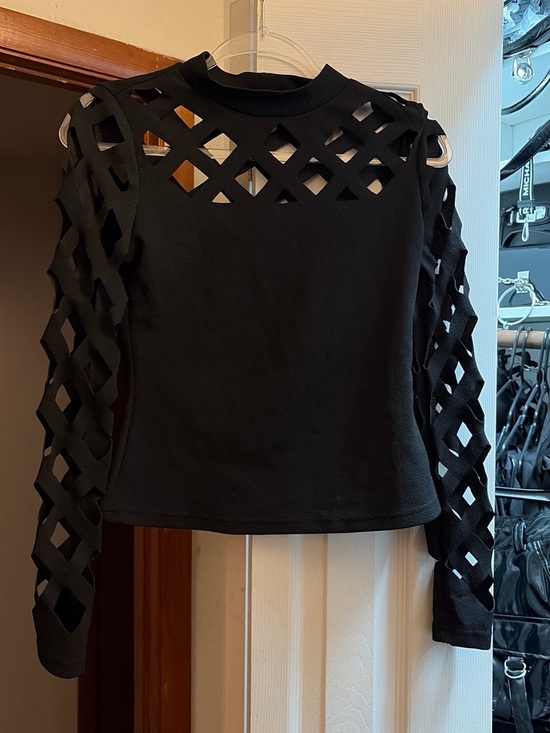 None Tops - Black Lattice Cutout Long-Sleeve Top - Women